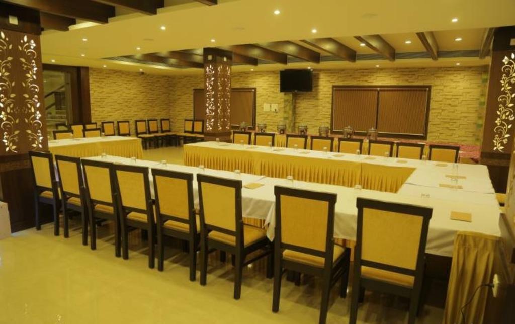 בהופאל Hotel Shiv Vilas מראה חיצוני תמונה